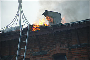 6 февраля 2018 г., Барнаул. Екатерина Смолихина   Как тушили загоревшийся "Дом афганцев" в Барнауле