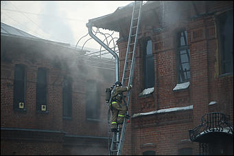 6 февраля 2018 г., Барнаул. Екатерина Смолихина   Как тушили загоревшийся "Дом афганцев" в Барнауле