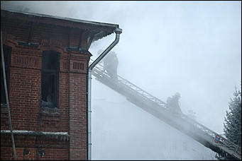 6 февраля 2018 г., Барнаул. Екатерина Смолихина   Как тушили загоревшийся "Дом афганцев" в Барнауле