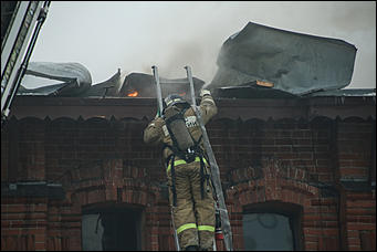 6 февраля 2018 г., Барнаул. Екатерина Смолихина   Как тушили загоревшийся "Дом афганцев" в Барнауле