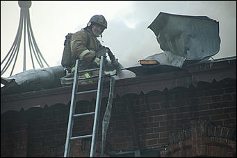 6 февраля 2018 г., Барнаул. Екатерина Смолихина   Как тушили загоревшийся "Дом афганцев" в Барнауле