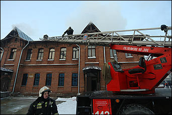 6 февраля 2018 г., Барнаул. Екатерина Смолихина   Как тушили загоревшийся "Дом афганцев" в Барнауле