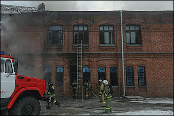 6 февраля 2018 г., Барнаул. Екатерина Смолихина   Как тушили загоревшийся "Дом афганцев" в Барнауле