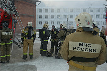 6 февраля 2018 г., Барнаул. Екатерина Смолихина   Как тушили загоревшийся "Дом афганцев" в Барнауле