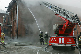 6 февраля 2018 г., Барнаул. Екатерина Смолихина   Как тушили загоревшийся "Дом афганцев" в Барнауле