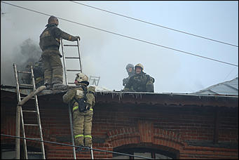 6 февраля 2018 г., Барнаул. Екатерина Смолихина   Как тушили загоревшийся "Дом афганцев" в Барнауле