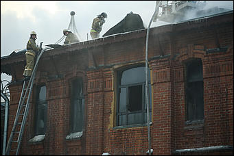 6 февраля 2018 г., Барнаул. Екатерина Смолихина   Как тушили загоревшийся "Дом афганцев" в Барнауле