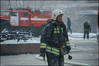 6 февраля 2018 г., Барнаул. Екатерина Смолихина   Как тушили загоревшийся "Дом афганцев" в Барнауле
