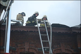 6 февраля 2018 г., Барнаул. Екатерина Смолихина   Как тушили загоревшийся "Дом афганцев" в Барнауле