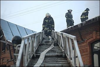 6 февраля 2018 г., Барнаул. Екатерина Смолихина   Как тушили загоревшийся "Дом афганцев" в Барнауле