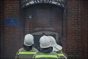 6 февраля 2018 г., Барнаул. Екатерина Смолихина   Как тушили загоревшийся "Дом афганцев" в Барнауле