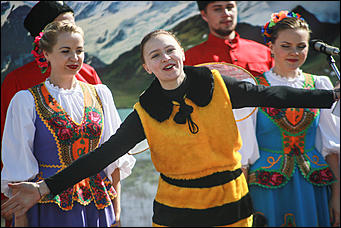 14 августа 2017 г., Барнаул. Екатерина Смолихина   Мёд да песня: фестиваль "Медовый Спас на Алтае" открылся в Барнауле