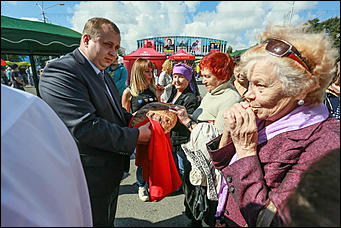 14 августа 2017 г., Барнаул. Екатерина Смолихина   Мёд да песня: фестиваль "Медовый Спас на Алтае" открылся в Барнауле