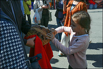 14 августа 2017 г., Барнаул. Екатерина Смолихина   Мёд да песня: фестиваль "Медовый Спас на Алтае" открылся в Барнауле