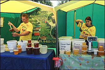 14 августа 2017 г., Барнаул. Екатерина Смолихина   Мёд да песня: фестиваль "Медовый Спас на Алтае" открылся в Барнауле