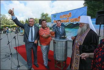 14 августа 2017 г., Барнаул. Екатерина Смолихина   Мёд да песня: фестиваль "Медовый Спас на Алтае" открылся в Барнауле