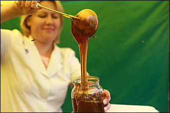 14 августа 2017 г., Барнаул. Екатерина Смолихина   Мёд да песня: фестиваль "Медовый Спас на Алтае" открылся в Барнауле