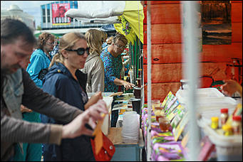 14 августа 2017 г., Барнаул. Екатерина Смолихина   Мёд да песня: фестиваль "Медовый Спас на Алтае" открылся в Барнауле