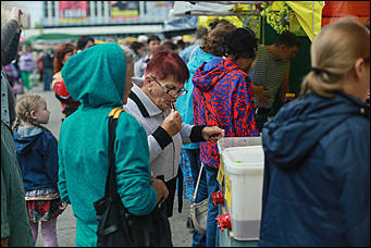 14 августа 2017 г., Барнаул. Екатерина Смолихина   Мёд да песня: фестиваль "Медовый Спас на Алтае" открылся в Барнауле