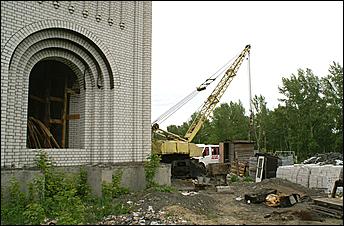 29 мая 2007 г., Барнаул   Посещение главой Барнаула Владимиром Колгановым строящихся в городе храмов