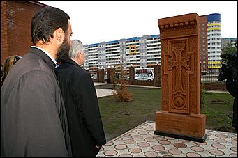 29 мая 2007 г., Барнаул   Посещение главой Барнаула Владимиром Колгановым строящихся в городе храмов