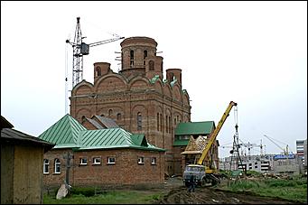 29 мая 2007 г., Барнаул   Посещение главой Барнаула Владимиром Колгановым строящихся в городе храмов