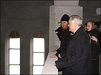 29 мая 2007 г., Барнаул   Посещение главой Барнаула Владимиром Колгановым строящихся в городе храмов