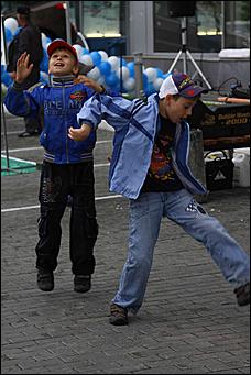 1 июня 2011 г., Барнаул   Праздник для детей от автоцентра АНТ – единственного в Алтайском крае официального дилера Hyundai совместно с ГИБДД города Барнаула