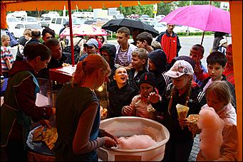 1 июня 2011 г., Барнаул   Праздник для детей от автоцентра АНТ – единственного в Алтайском крае официального дилера Hyundai совместно с ГИБДД города Барнаула