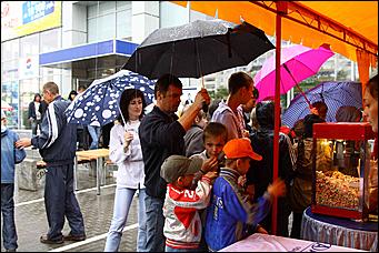 1 июня 2011 г., Барнаул   Праздник для детей от автоцентра АНТ – единственного в Алтайском крае официального дилера Hyundai совместно с ГИБДД города Барнаула