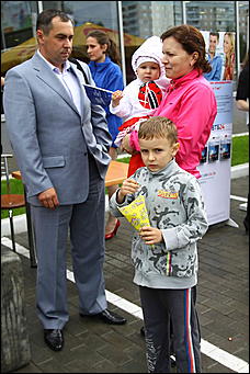 1 июня 2011 г., Барнаул   Праздник для детей от автоцентра АНТ – единственного в Алтайском крае официального дилера Hyundai совместно с ГИБДД города Барнаула