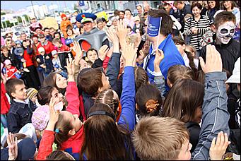 1 июня 2011 г., Барнаул   Праздник для детей от автоцентра АНТ – единственного в Алтайском крае официального дилера Hyundai совместно с ГИБДД города Барнаула