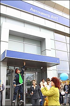 1 июня 2011 г., Барнаул   Праздник для детей от автоцентра АНТ – единственного в Алтайском крае официального дилера Hyundai совместно с ГИБДД города Барнаула