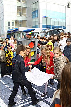 1 июня 2011 г., Барнаул   Праздник для детей от автоцентра АНТ – единственного в Алтайском крае официального дилера Hyundai совместно с ГИБДД города Барнаула