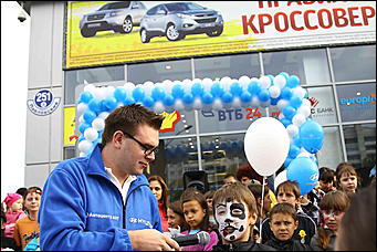 1 июня 2011 г., Барнаул   Праздник для детей от автоцентра АНТ – единственного в Алтайском крае официального дилера Hyundai совместно с ГИБДД города Барнаула