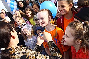 1 июня 2011 г., Барнаул   Праздник для детей от автоцентра АНТ – единственного в Алтайском крае официального дилера Hyundai совместно с ГИБДД города Барнаула