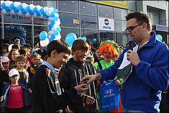 1 июня 2011 г., Барнаул   Праздник для детей от автоцентра АНТ – единственного в Алтайском крае официального дилера Hyundai совместно с ГИБДД города Барнаула