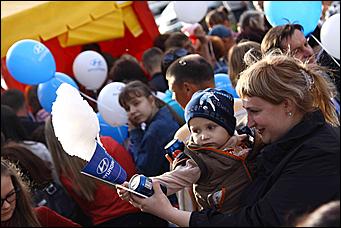 1 июня 2011 г., Барнаул   Праздник для детей от автоцентра АНТ – единственного в Алтайском крае официального дилера Hyundai совместно с ГИБДД города Барнаула