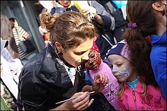 1 июня 2011 г., Барнаул   Праздник для детей от автоцентра АНТ – единственного в Алтайском крае официального дилера Hyundai совместно с ГИБДД города Барнаула