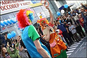 1 июня 2011 г., Барнаул   Праздник для детей от автоцентра АНТ – единственного в Алтайском крае официального дилера Hyundai совместно с ГИБДД города Барнаула