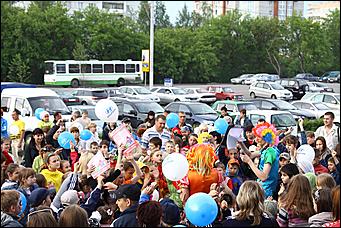 1 июня 2011 г., Барнаул   Праздник для детей от автоцентра АНТ – единственного в Алтайском крае официального дилера Hyundai совместно с ГИБДД города Барнаула