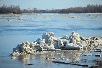 9 апреля 2019 г., Барнаул. Екатерина Смолихина   Льдин "парад": фоторепортаж с ледохода в Барнауле