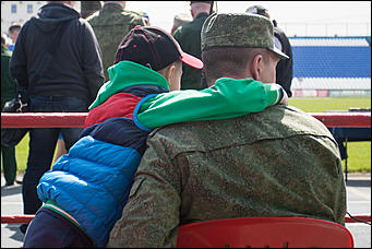 6 май 2016 г., Барнаул Тяжело в учении – легко в армии. Ежегодная акция "День призывника". Фоторепортаж