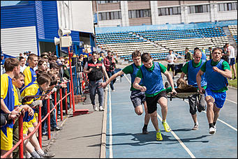 6 май 2016 г., Барнаул Тяжело в учении – легко в армии. Ежегодная акция "День призывника". Фоторепортаж