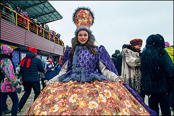 12 декабря 2015 г., Барнаул   Около 15 тысяч человек пришли в Барнауле на открытие "Алтайской зимовки"