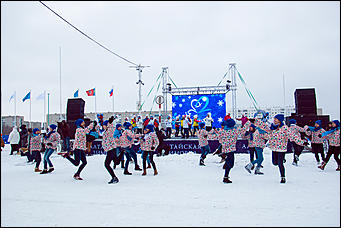 12 декабря 2015 г., Барнаул   Около 15 тысяч человек пришли в Барнауле на открытие "Алтайской зимовки"