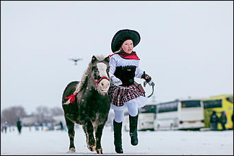 12 декабря 2015 г., Барнаул   Около 15 тысяч человек пришли в Барнауле на открытие "Алтайской зимовки"