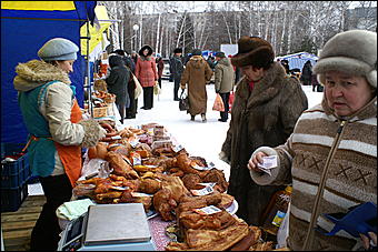 20 февраля 2010 г., Барнаул   Предпраздничная социальная ярмарка в Барнауле