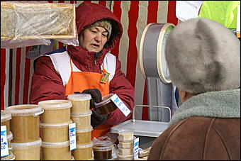 20 февраля 2010 г., Барнаул   Предпраздничная социальная ярмарка в Барнауле