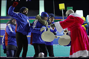 13 января 2012г. Барнаул , площадь Сахарова   Радиостанция «Юмор ФМ Барнаул» отметила пятилетие и Старый Новый год